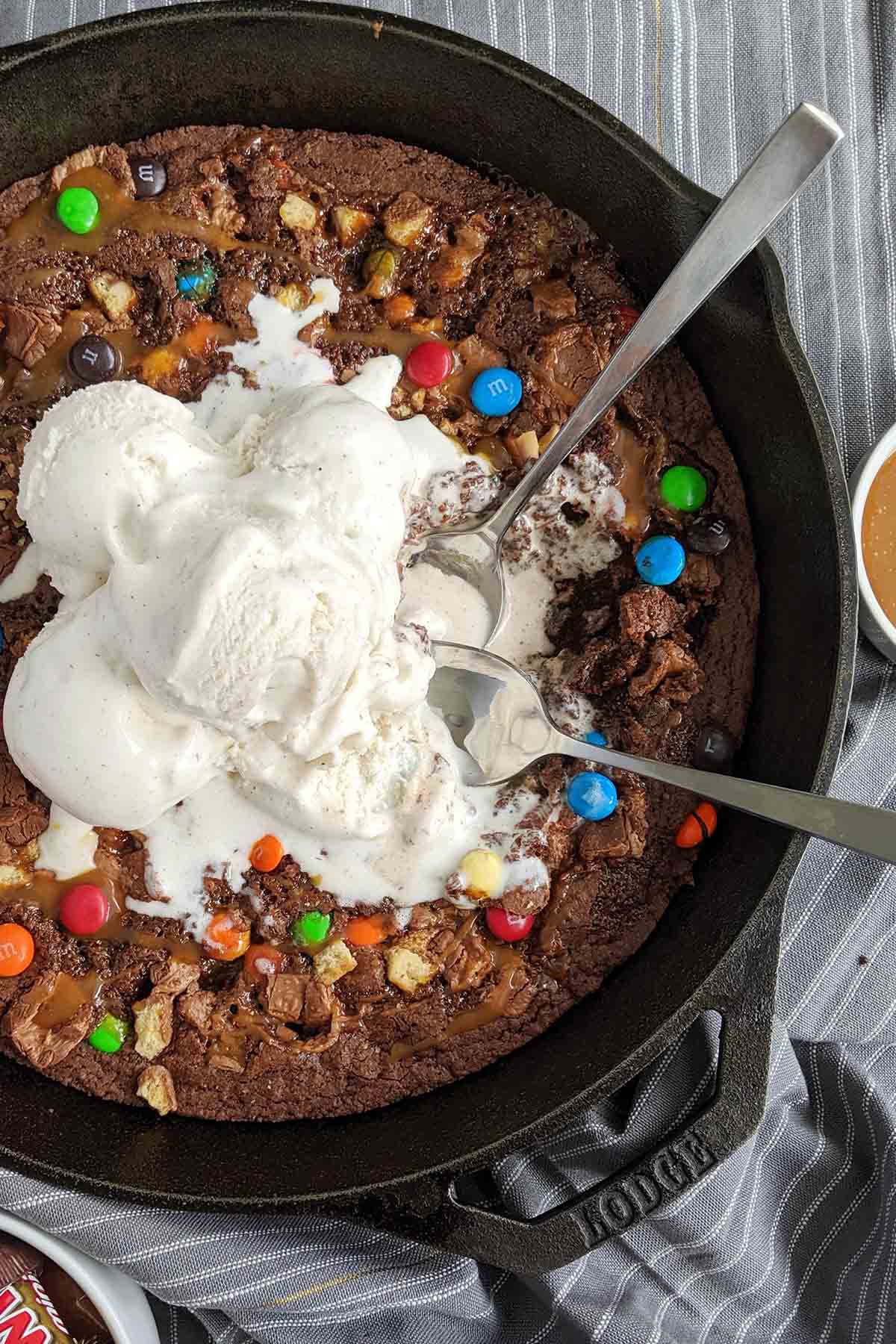 caramel skillet brownie