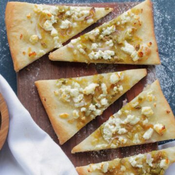 flatbread pizza with feta cheese and green olives.