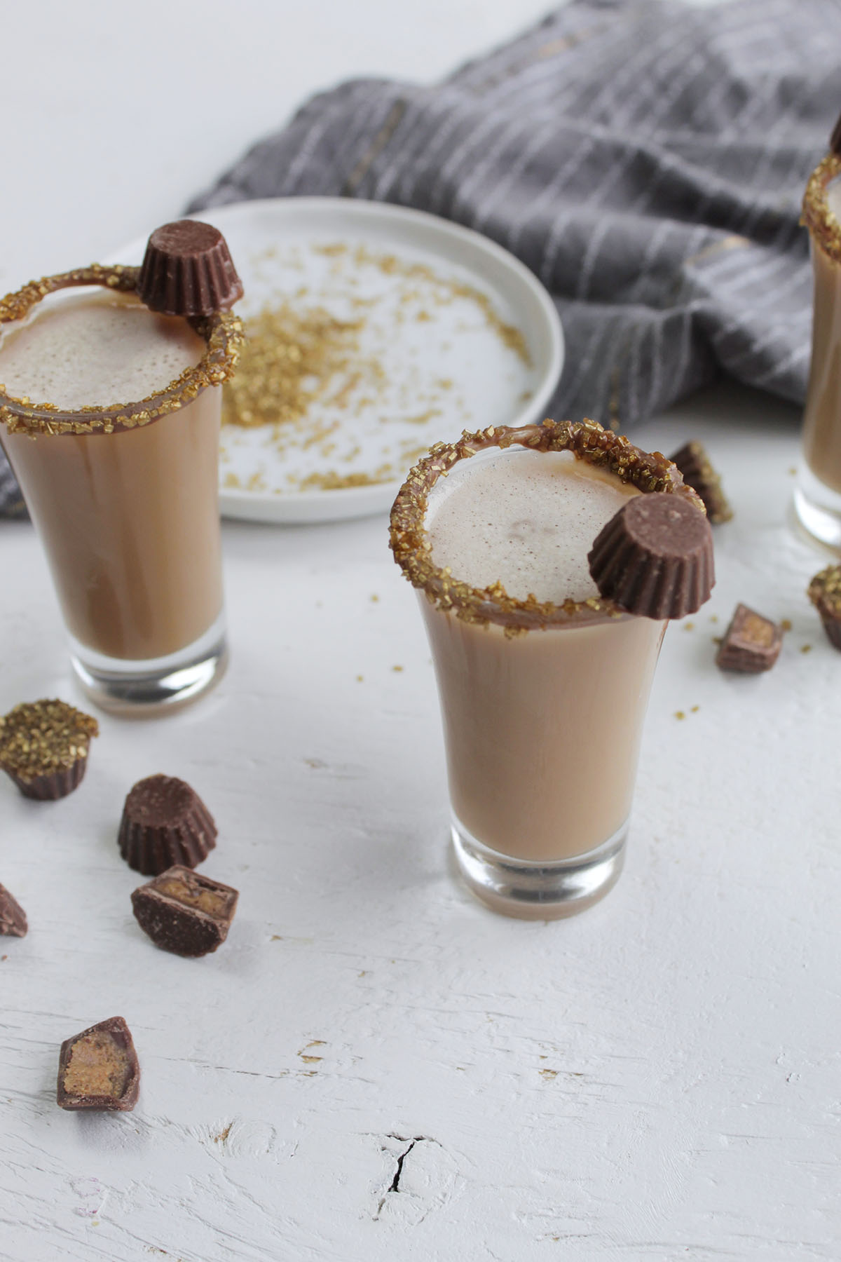 peanut butter whiskey drinks with chocolate rim