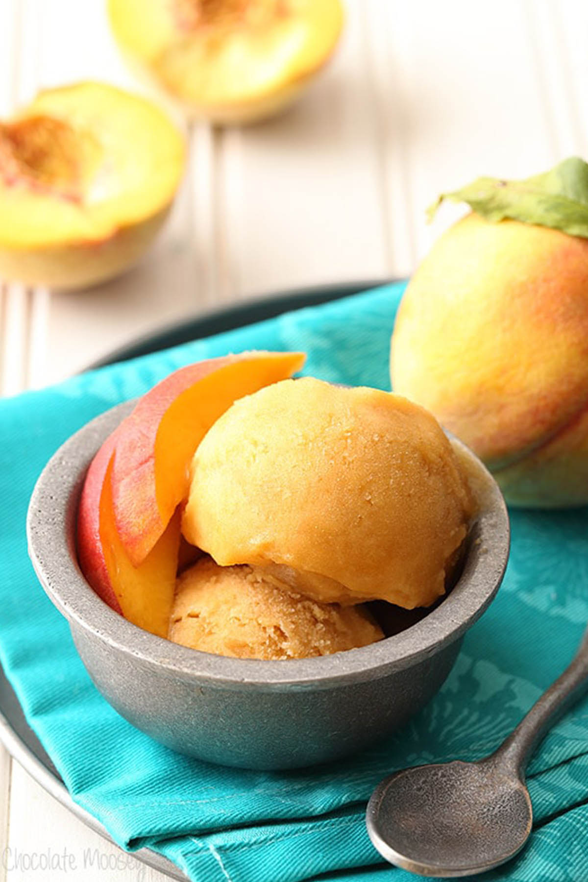 peach sorbet in serving bowl with peach slices.