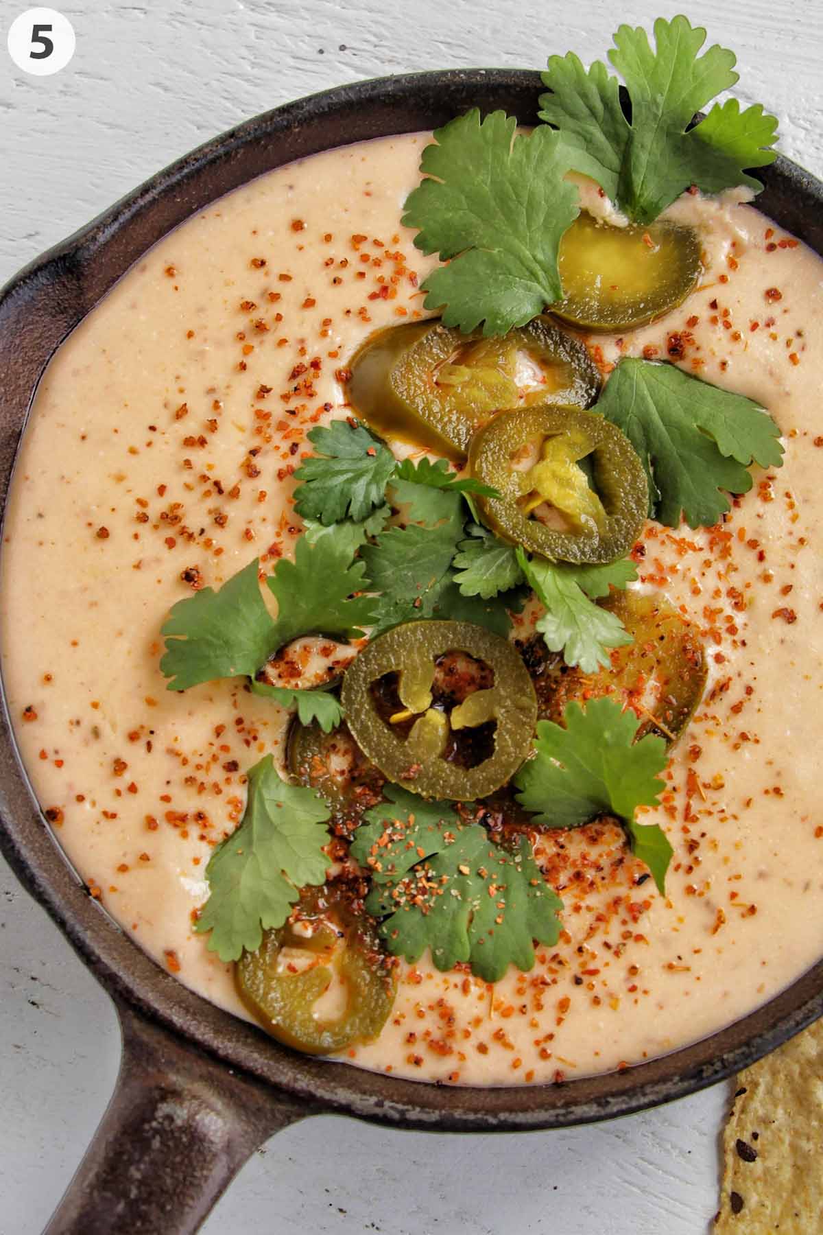 numbered photos showing queso garnished with jalapenos and cilantro.