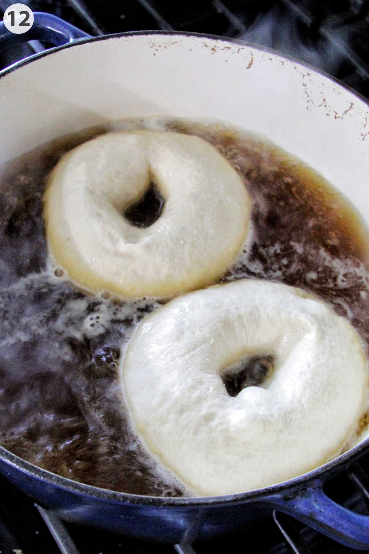 numbered photo of bagels boiling in molasses water.