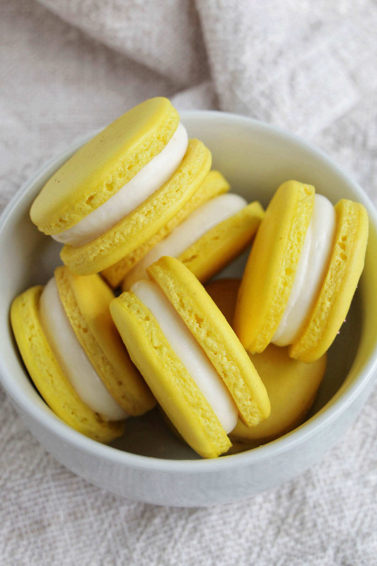 banana macarons.