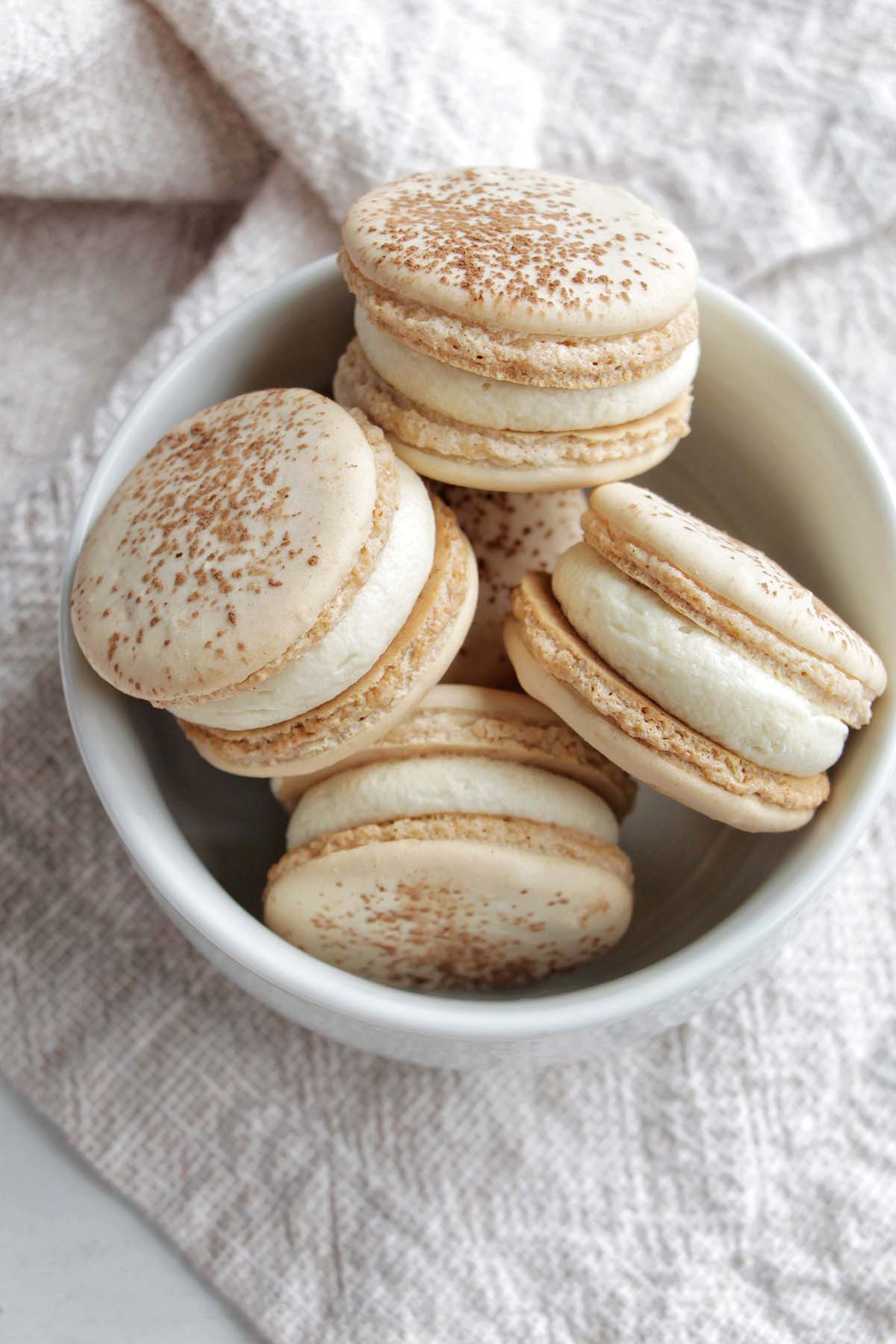 tiramisu macarons.