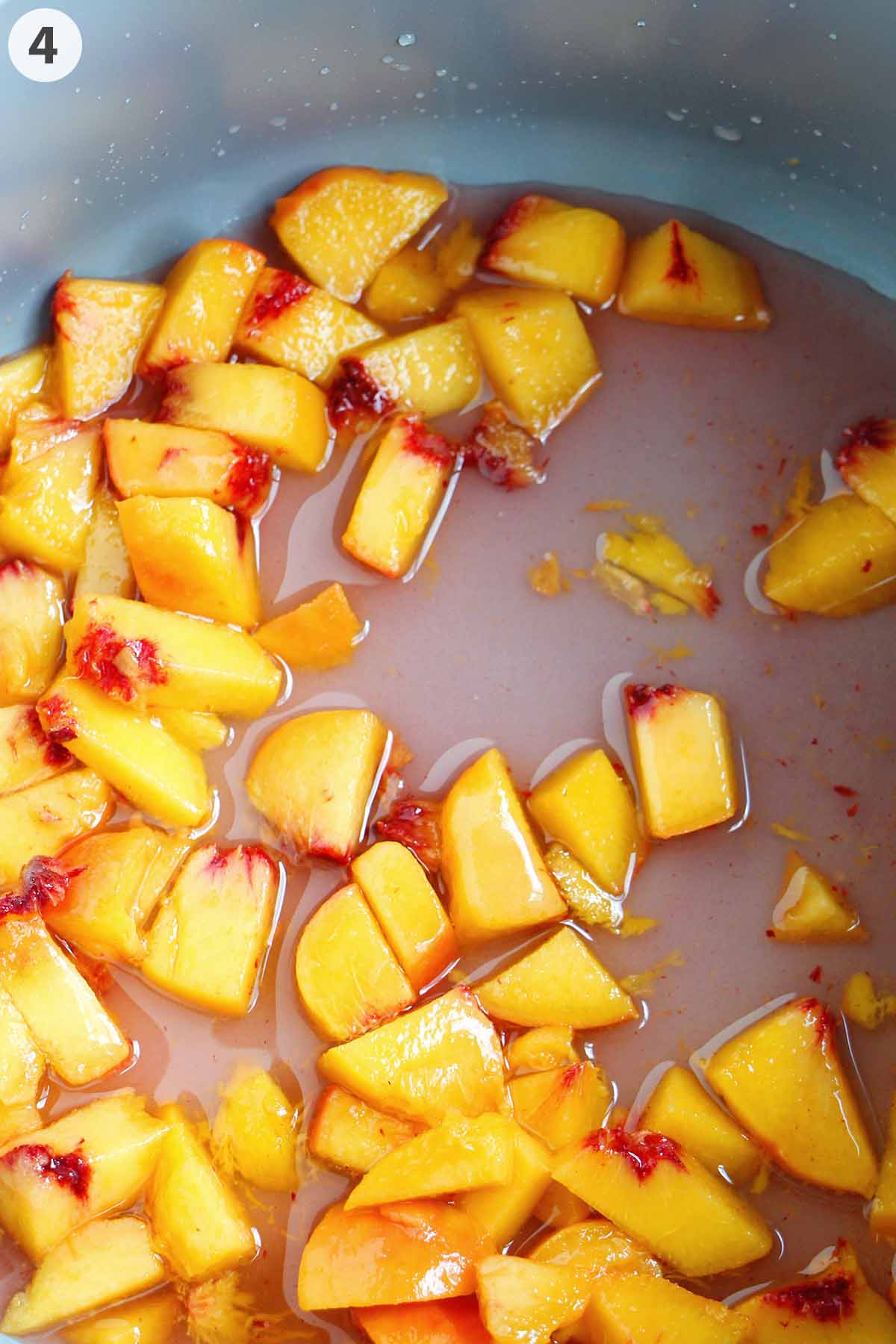 numbered photo showing peaches cooking in a saucepan.