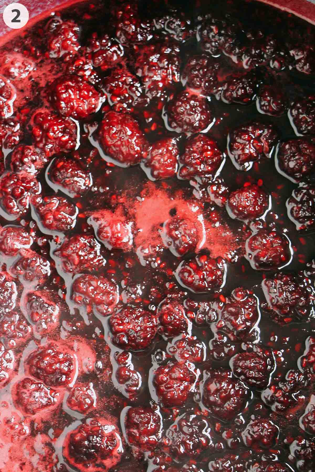 numbered photo showing fully cooked blackberry jam.